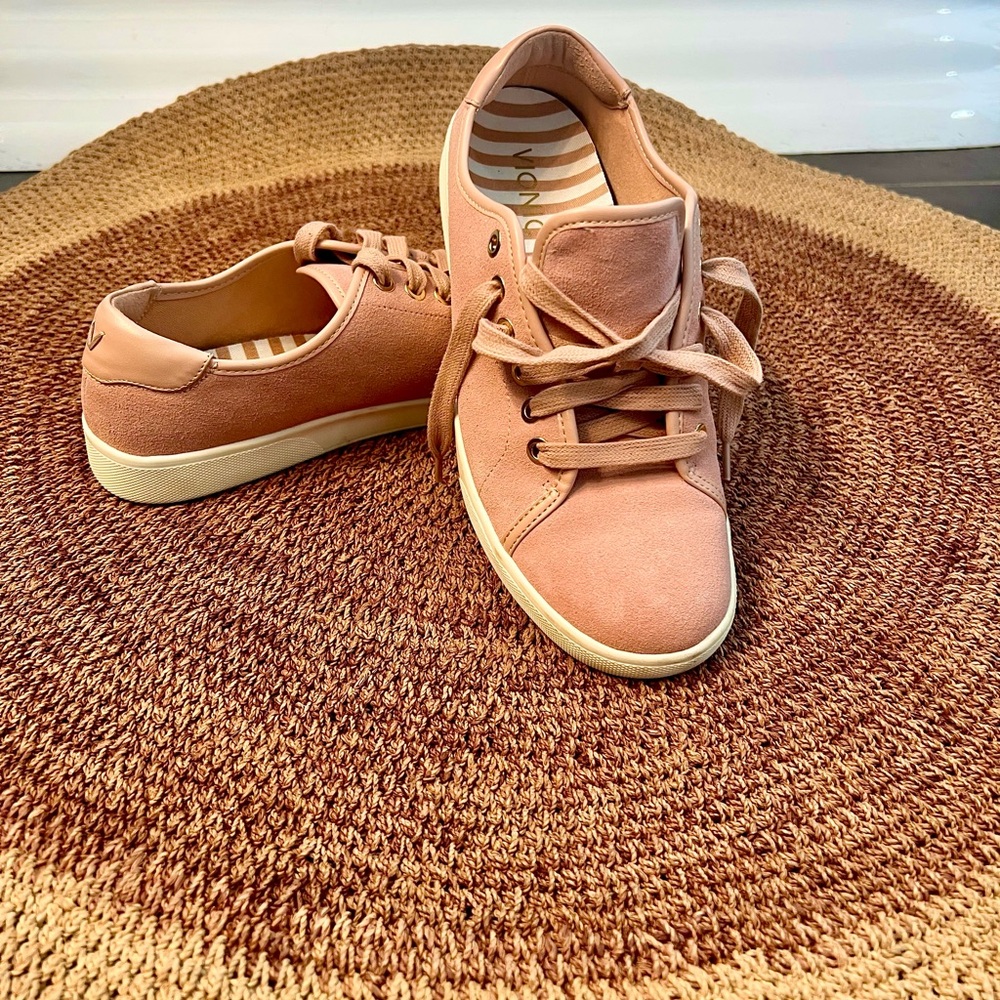 Vionic Women's Rose Pink Orthopedic Comfort Sneakers  €€ Like NEW €€